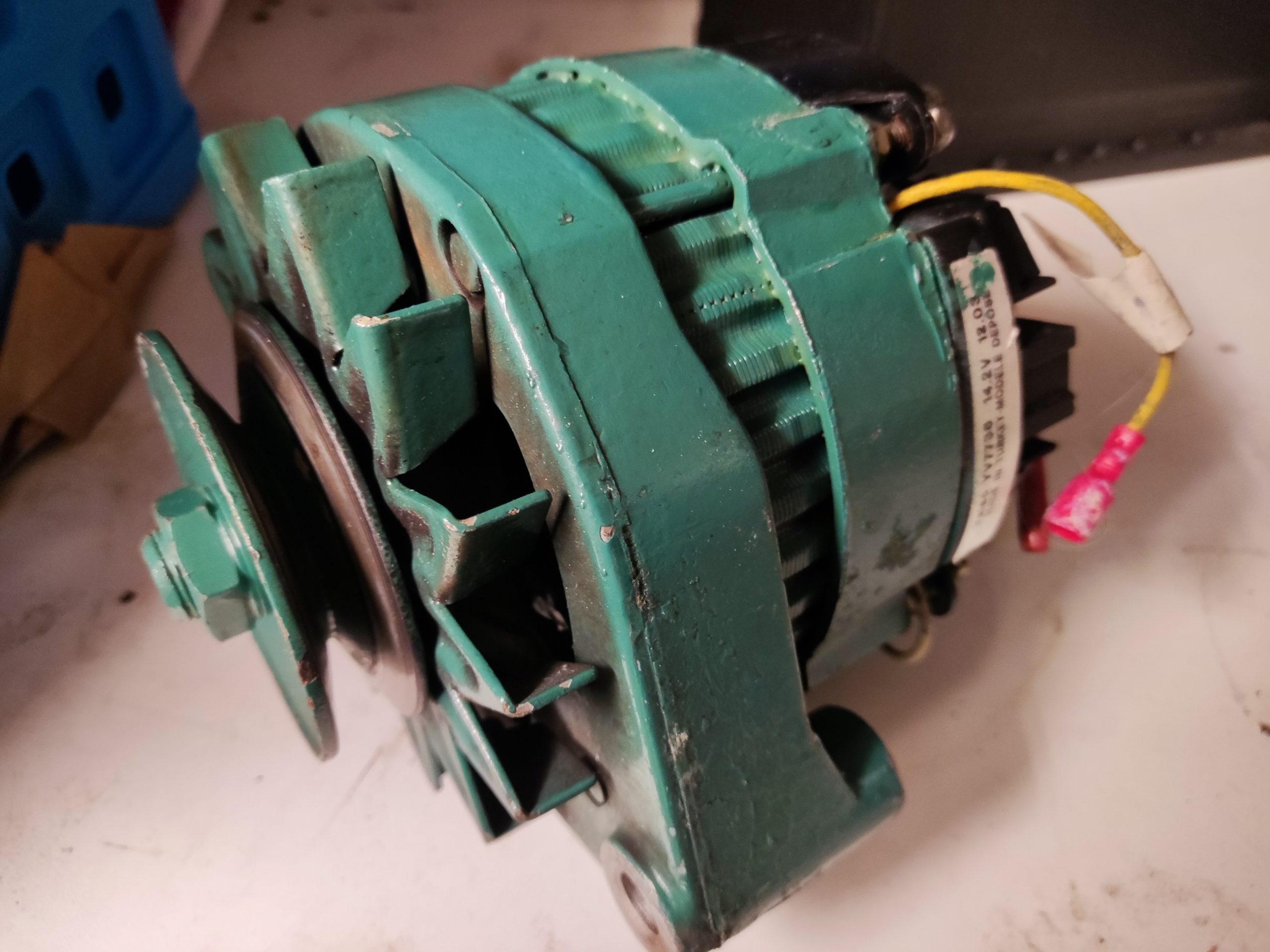 Dynamo voor een elektrische installatie aan boord